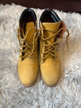 Esprit Bulldozer Women's Yellow Lace-Up Work Boots